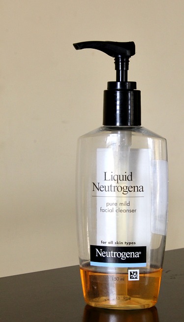 Liquid Neutrogena Pure Mild Facial Cleanser Product Review